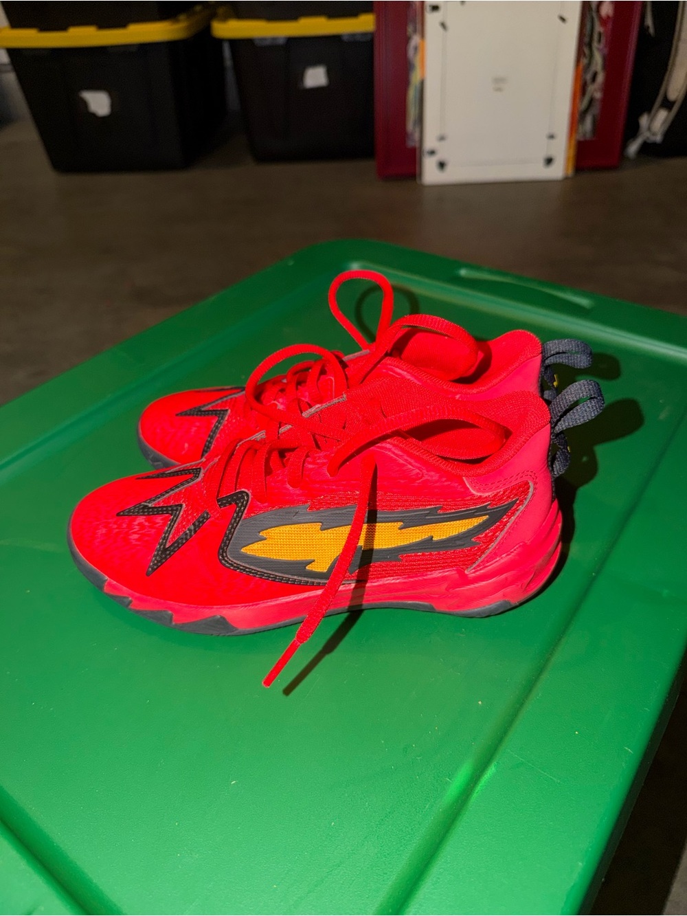 Kids red basketball shoes